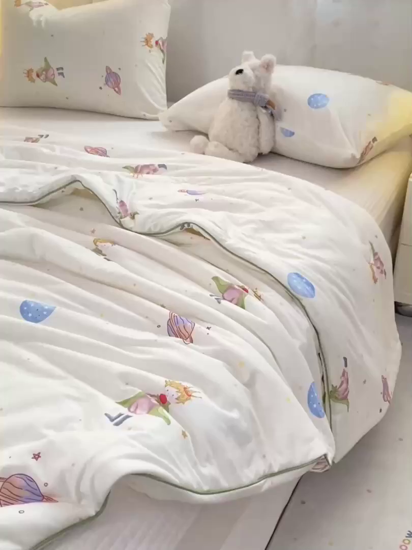 91家纺网 家纺一手货源 找家纺 恋之巢家纺 2026新款四季款可水洗牛奶丝针织棉夏被大豆夏凉被空调被可机洗薄被子被芯直播外贸专供大豆被夏被 英伦王子-软糯款