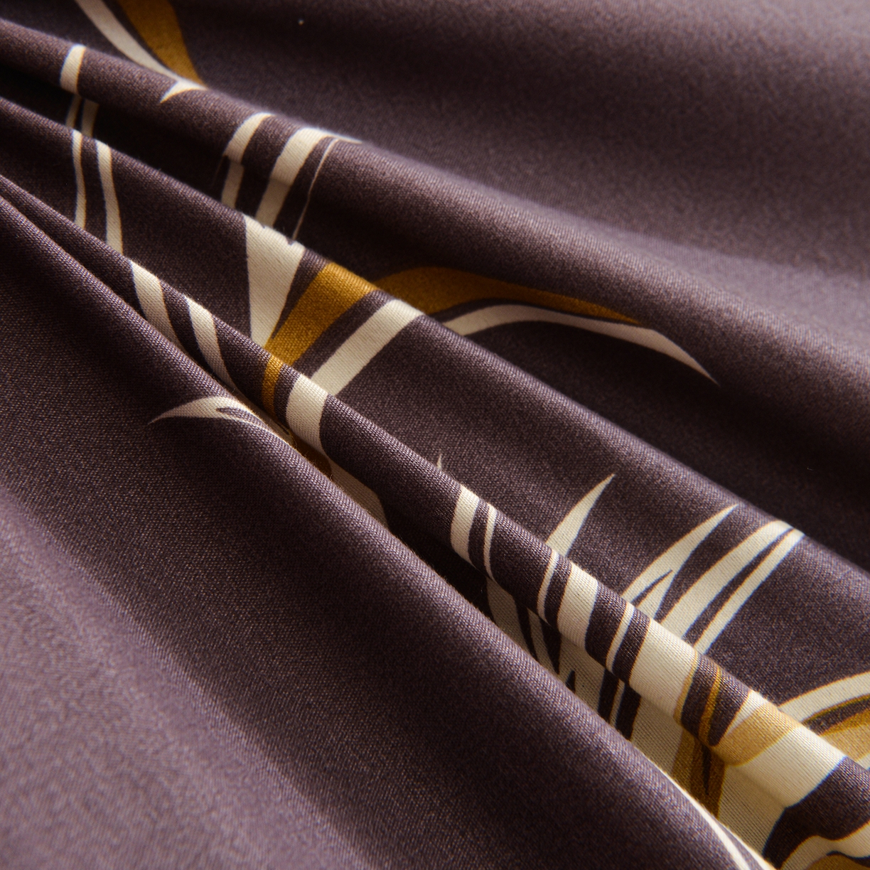 91家纺网 家纺一手货源 找家纺 小雨家纺 2026年跨境电商芦荟棉床裙床罩三件套单品 紫韵兰香