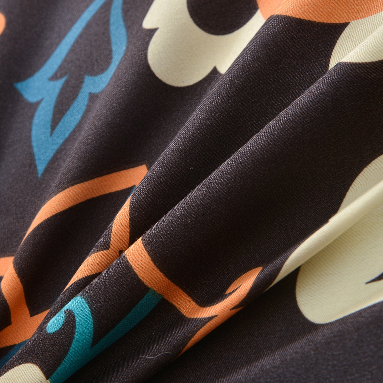 91家纺网 家纺一手货源 找家纺 小雨家纺 2026年跨境电商芦荟棉床裙床罩三件套单品 夜阑繁花