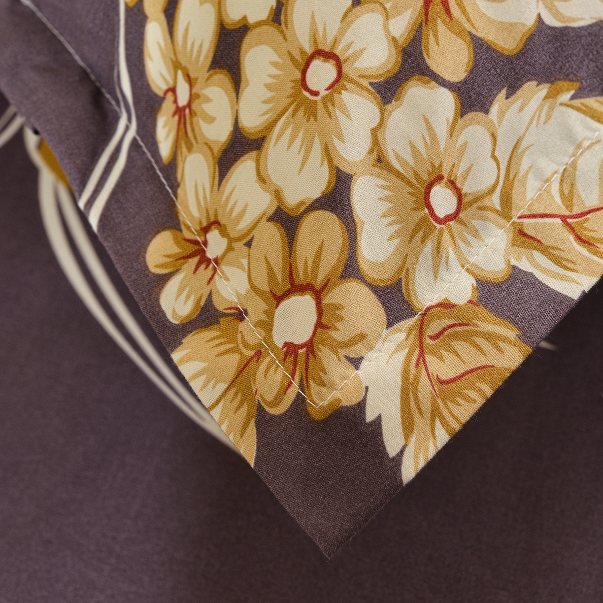 91家纺网 家纺一手货源 找家纺 小雨家纺 2026年跨境电商芦荟棉床裙床罩三件套单品 紫韵兰香