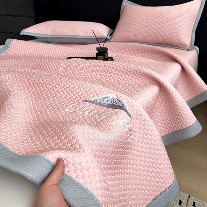 91家纺网 家纺一手货源 找家纺 （总）品乐家纺 2026新款A类乙伦PE轻奢提花学生宿舍软席凉豆豆床单席