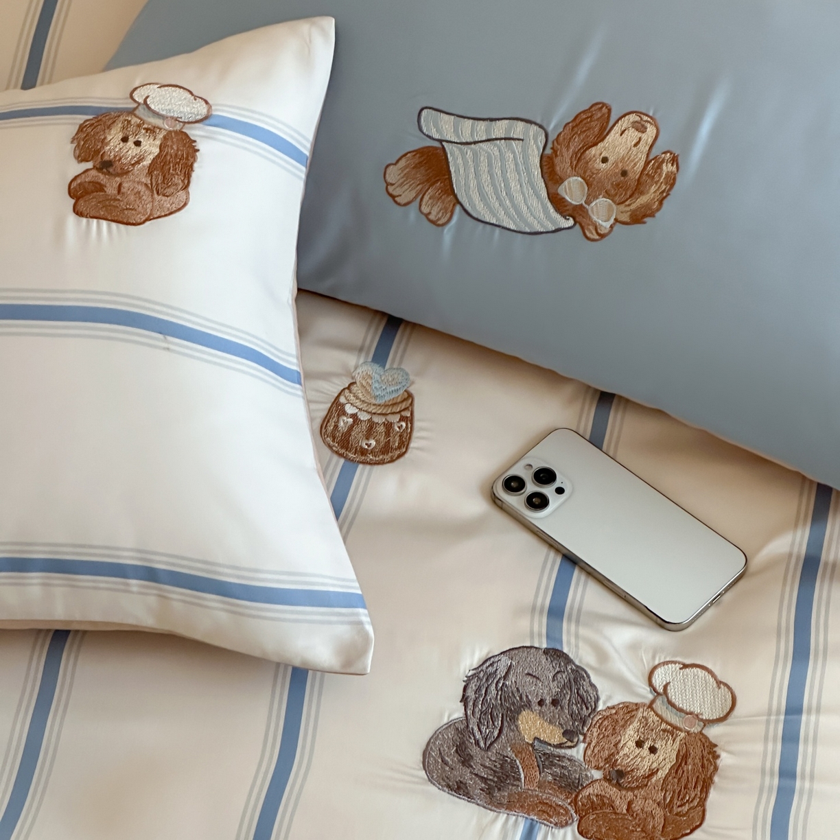 91家纺网 家纺一手货源 找家纺 （总）风向标家纺 2026春夏新款兰精60s数码条纹天丝绣花四件套