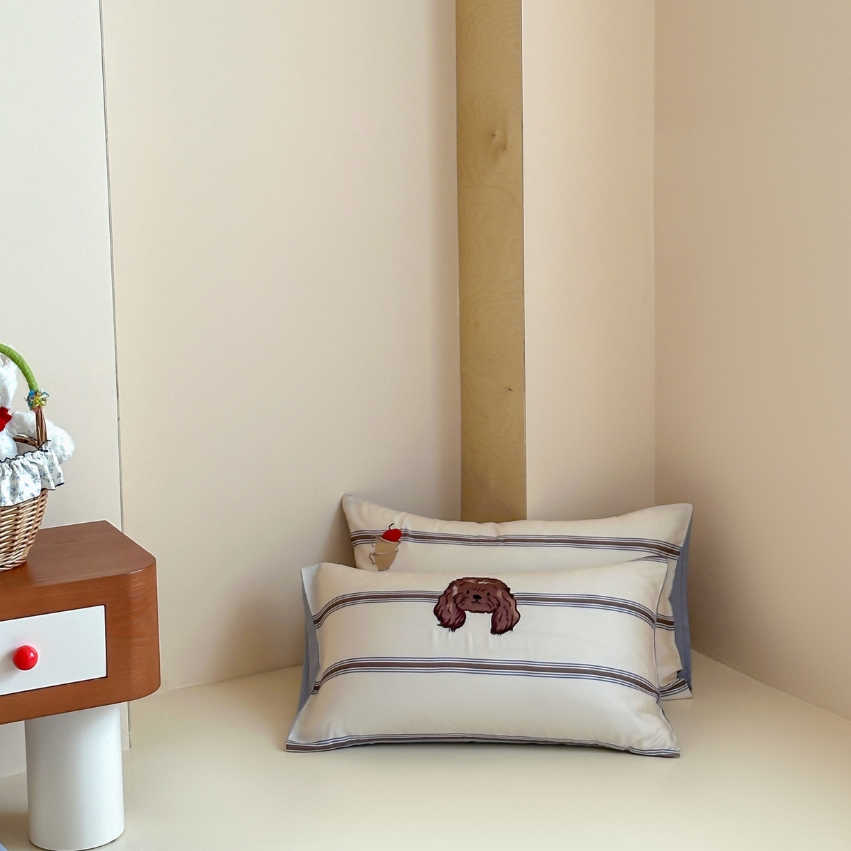 91家纺网 家纺一手货源 找家纺 风向标家纺 2026春夏新款兰精60s数码条纹天丝绣花四件套 海盐慕斯