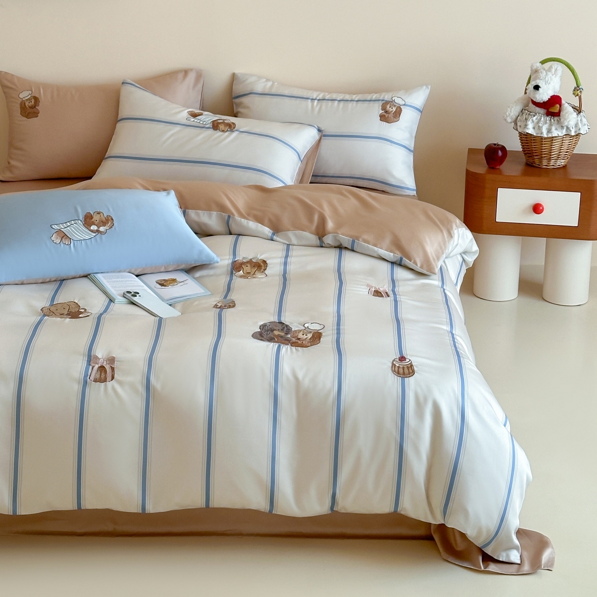 91家纺网 家纺一手货源 找家纺 风向标家纺 2026春夏新款兰精60s数码条纹天丝绣花四件套 冰萃可露丽