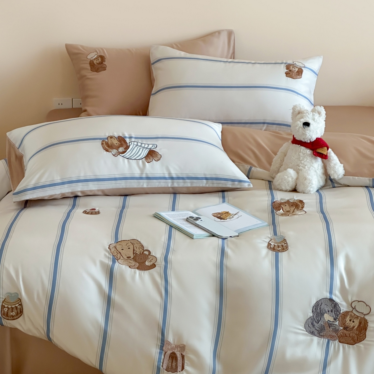 91家纺网 家纺一手货源 找家纺 风向标家纺 2026春夏新款兰精60s数码条纹天丝绣花四件套 冰萃可露丽