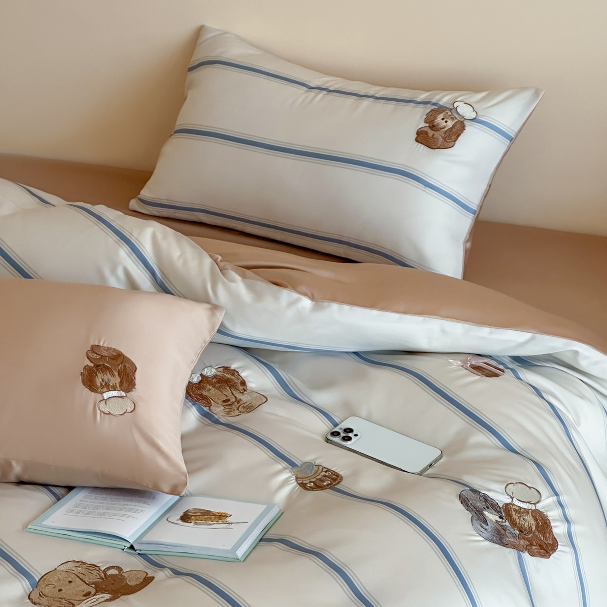 91家纺网 家纺一手货源 找家纺 风向标家纺 2026春夏新款兰精60s数码条纹天丝绣花四件套 冰萃可露丽