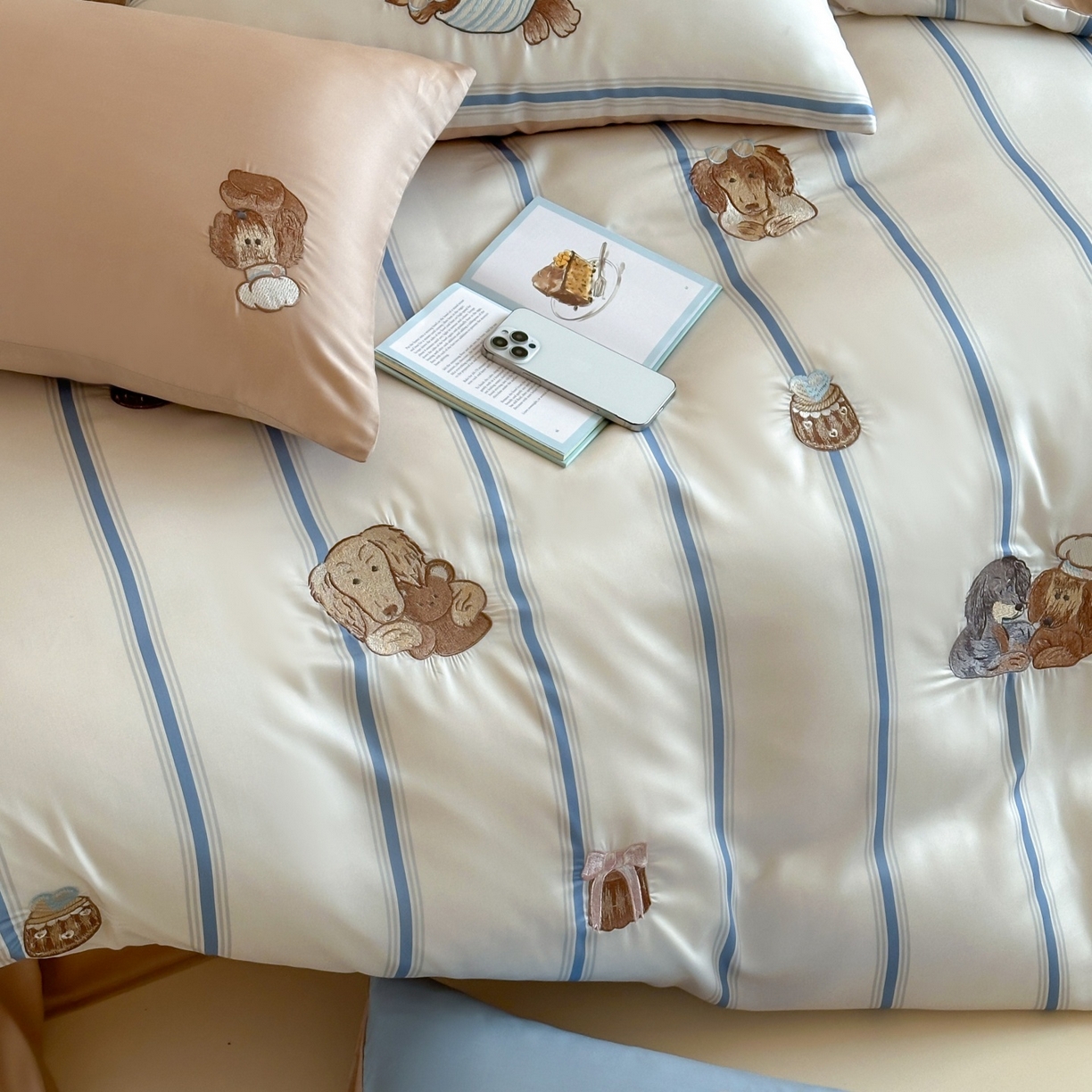 91家纺网 家纺一手货源 找家纺 风向标家纺 2026春夏新款兰精60s数码条纹天丝绣花四件套 冰萃可露丽