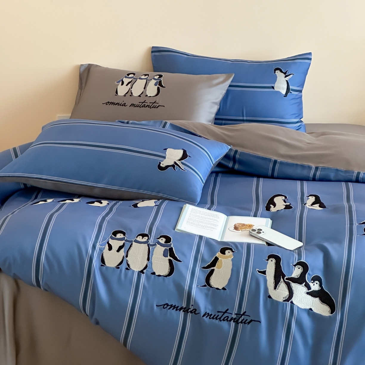 91家纺网 家纺一手货源 找家纺 风向标家纺 2026春夏新款兰精60s数码条纹天丝绣花四件套 极地冰蓝