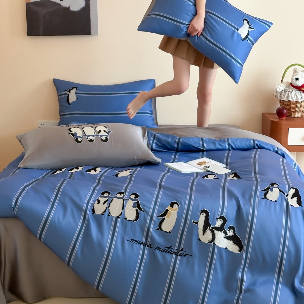 91家纺网 家纺一手货源 找家纺 风向标家纺 2026春夏新款兰精60s数码条纹天丝绣花四件套 极地冰蓝