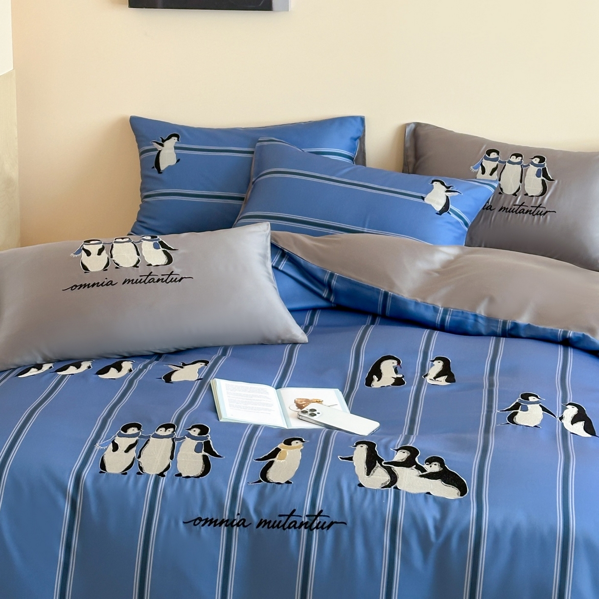 91家纺网 家纺一手货源 找家纺 风向标家纺 2026春夏新款兰精60s数码条纹天丝绣花四件套 极地冰蓝