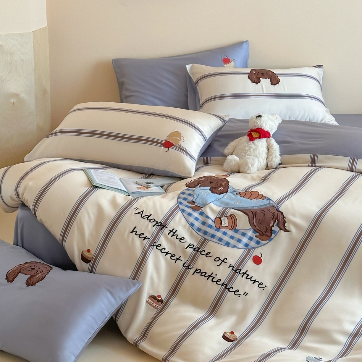 91家纺网 家纺一手货源 找家纺 风向标家纺 2026春夏新款兰精60s数码条纹天丝绣花四件套 海盐慕斯