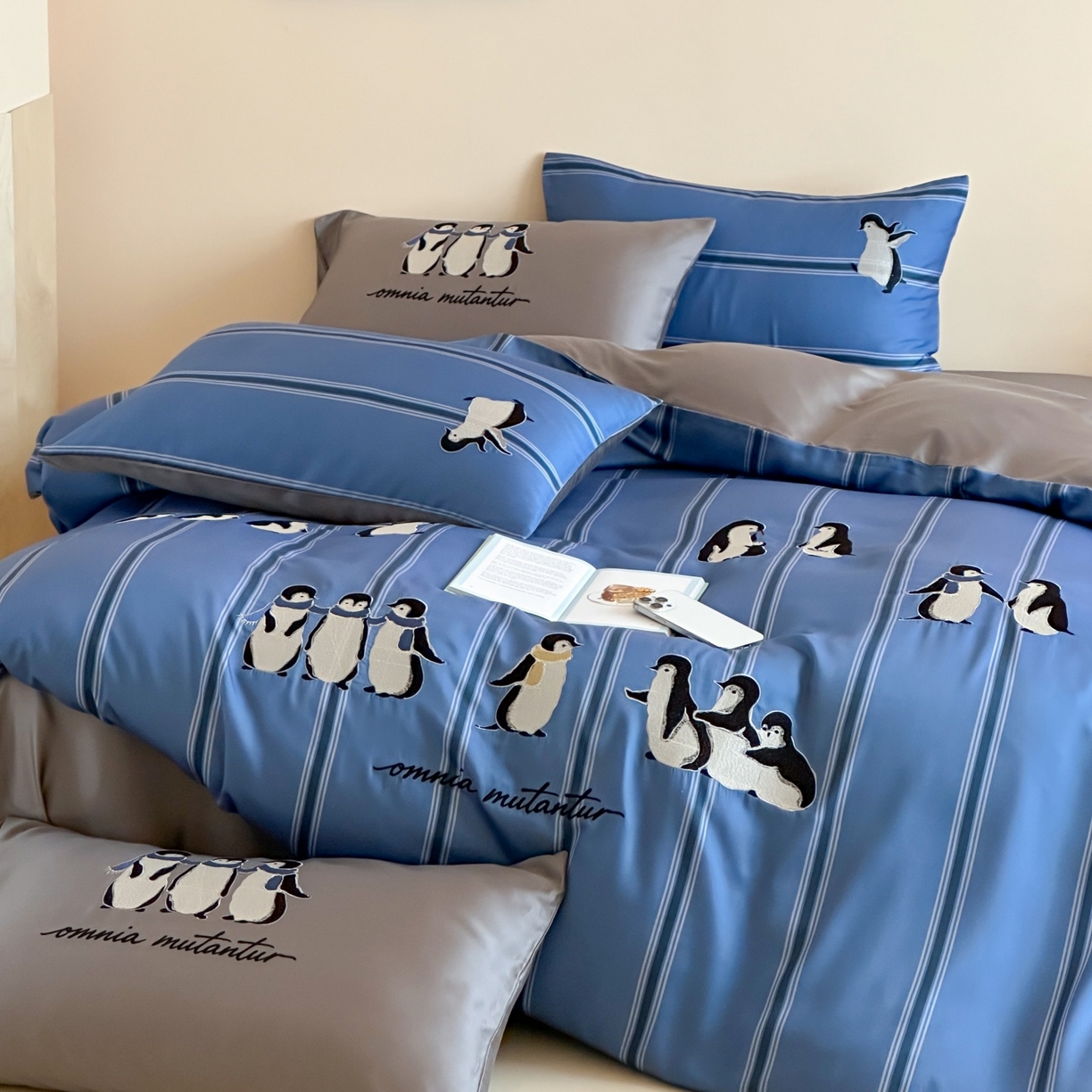 91家纺网 家纺一手货源 找家纺 风向标家纺 2026春夏新款兰精60s数码条纹天丝绣花四件套 极地冰蓝