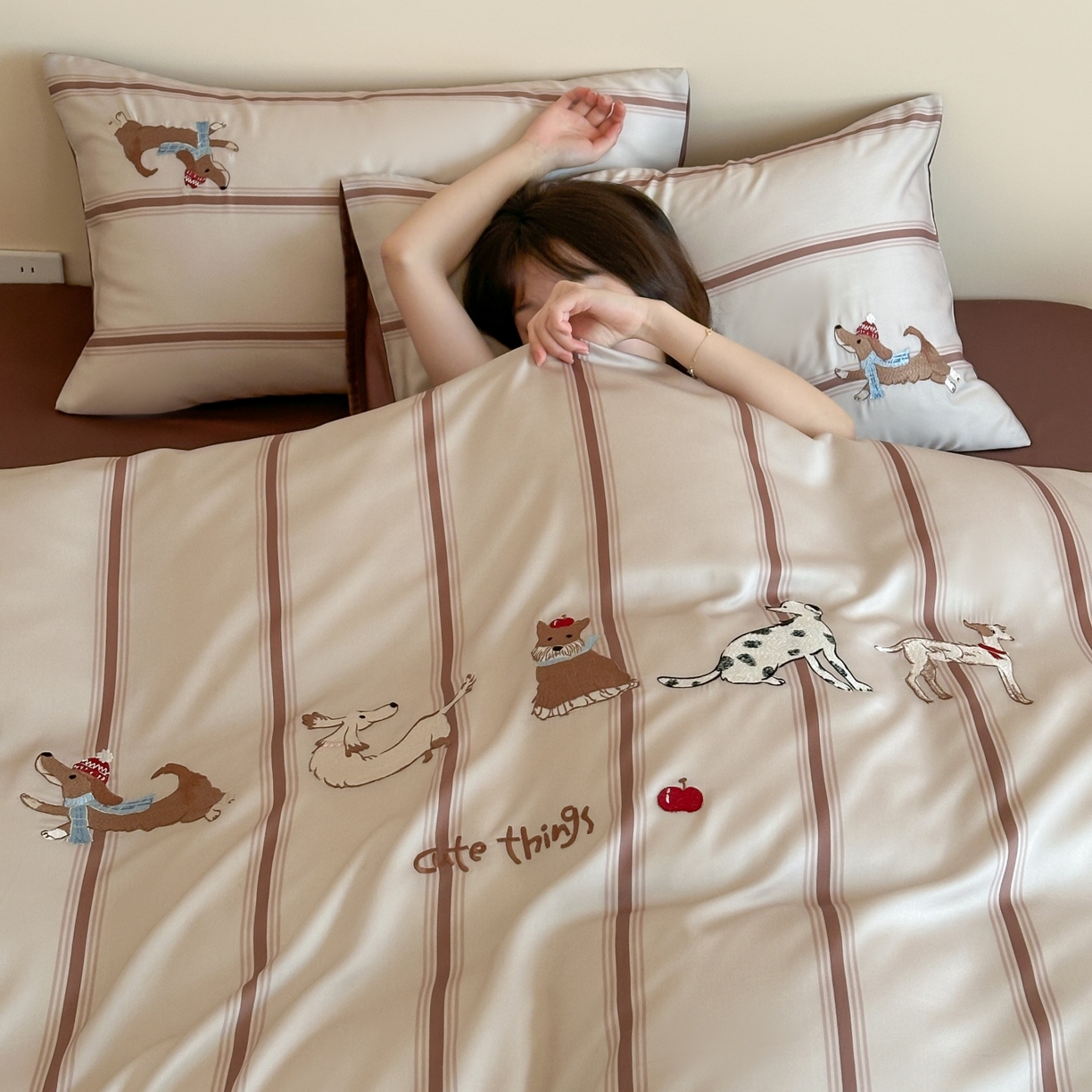 91家纺网 家纺一手货源 找家纺 风向标家纺 2026春夏新款兰精60s数码条纹天丝绣花四件套 布鲁克林