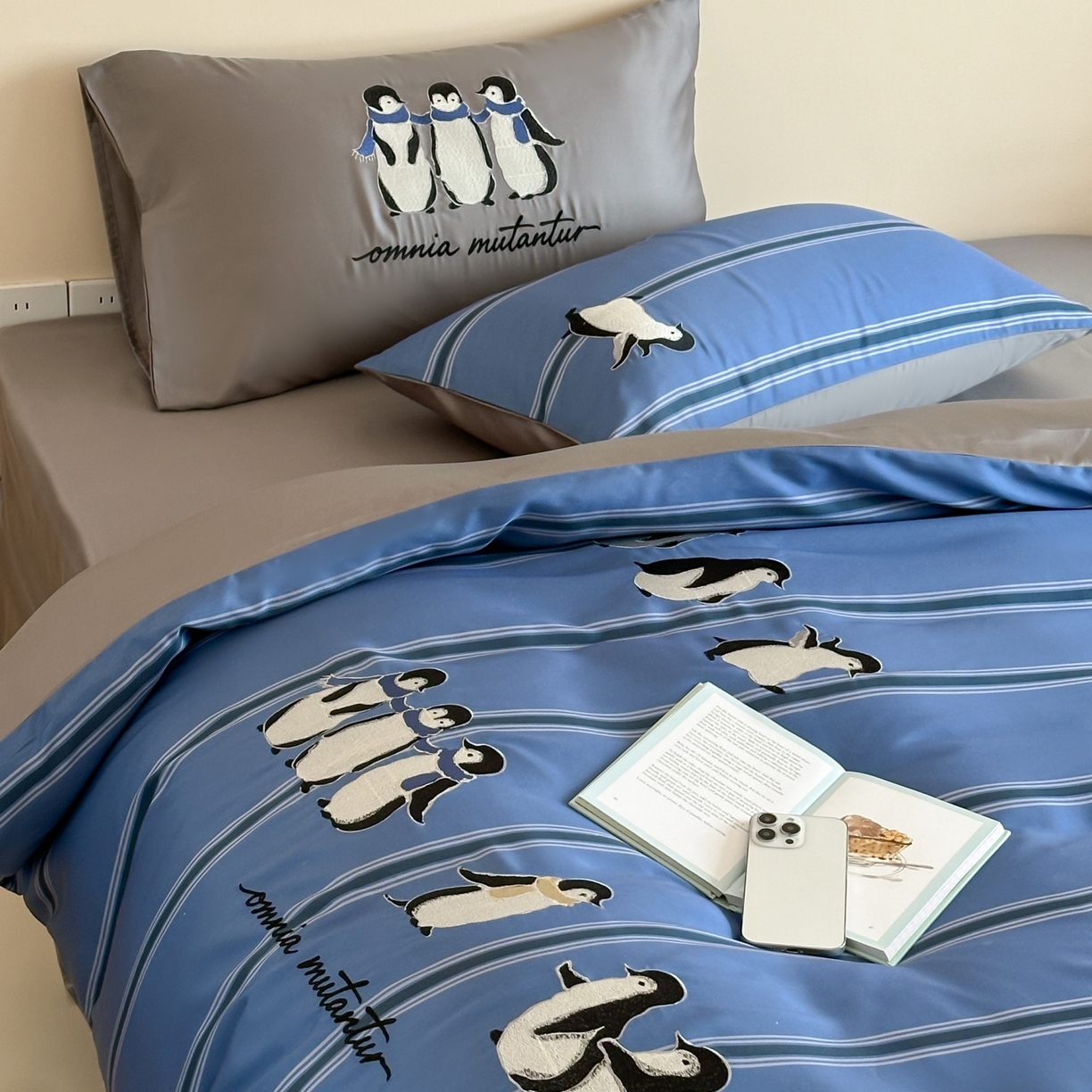 91家纺网 家纺一手货源 找家纺 风向标家纺 2026春夏新款兰精60s数码条纹天丝绣花四件套 极地冰蓝