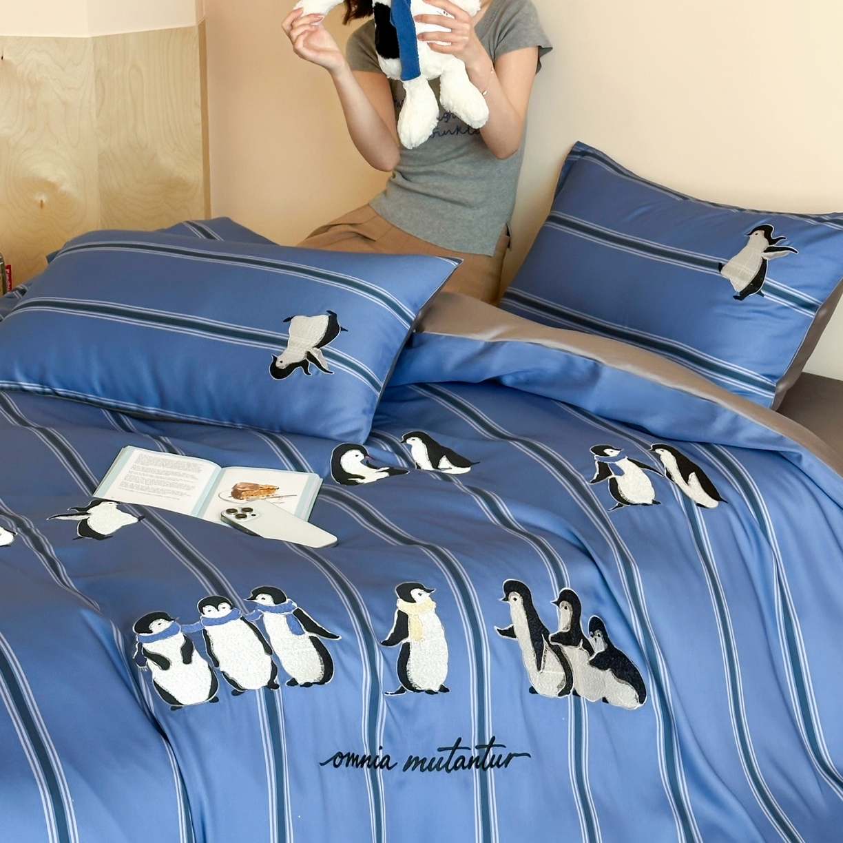 91家纺网 家纺一手货源 找家纺 风向标家纺 2026春夏新款兰精60s数码条纹天丝绣花四件套 极地冰蓝