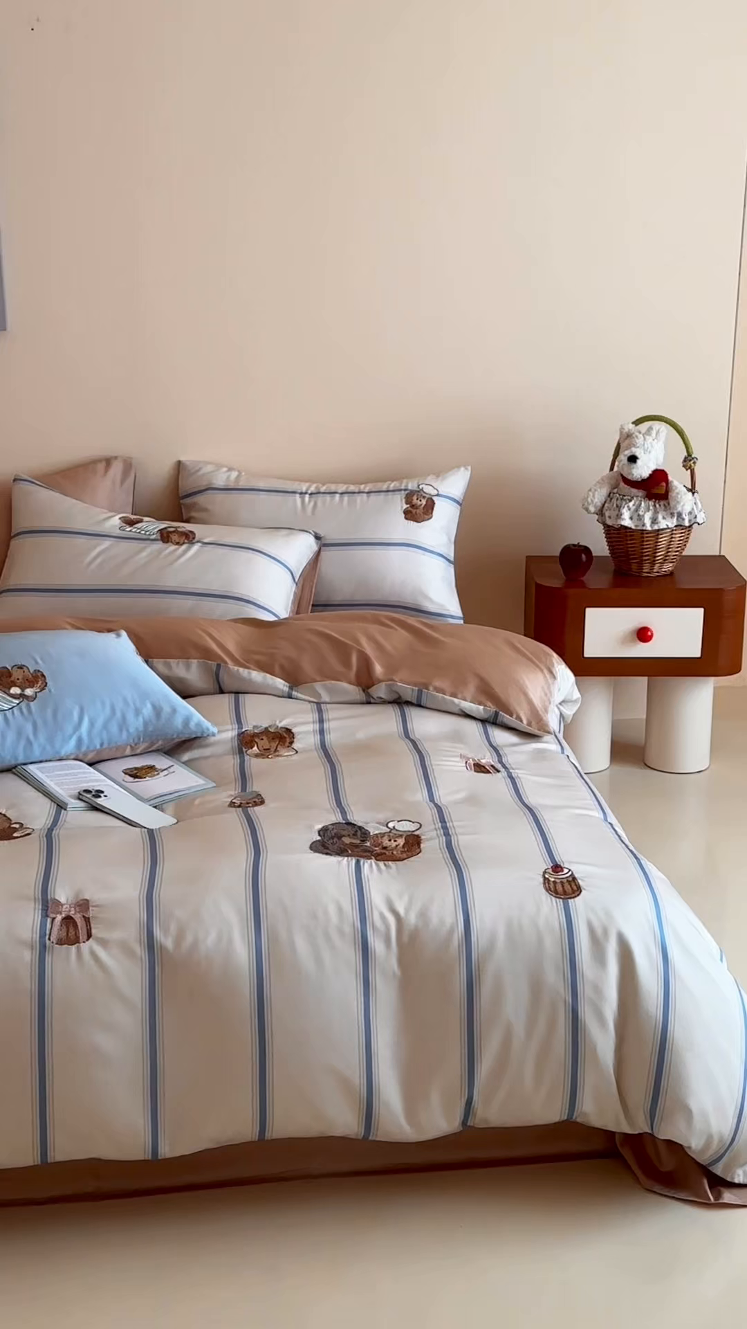 91家纺网 家纺一手货源 找家纺 （总）风向标家纺 2026春夏新款兰精60s数码条纹天丝绣花四件套