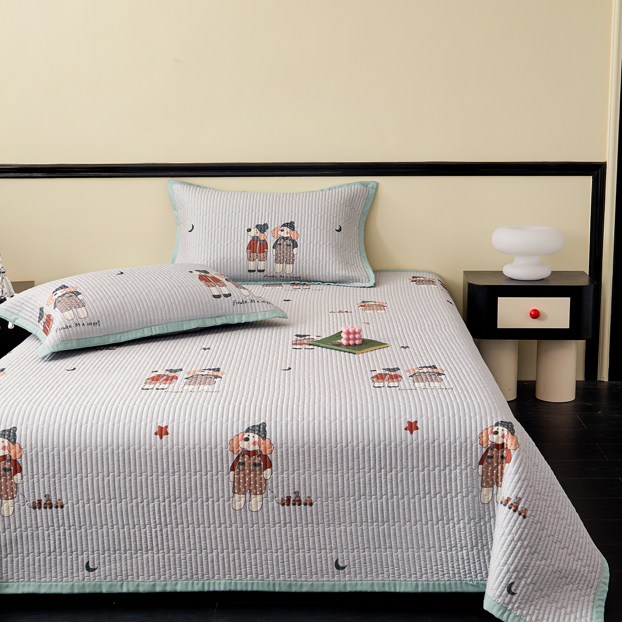 91家纺网 家纺一手货源 找家纺 金艾草 2026春夏新款莫代尔天丝水洗床盖有同款夏被床盖单件 熊熊-蓝