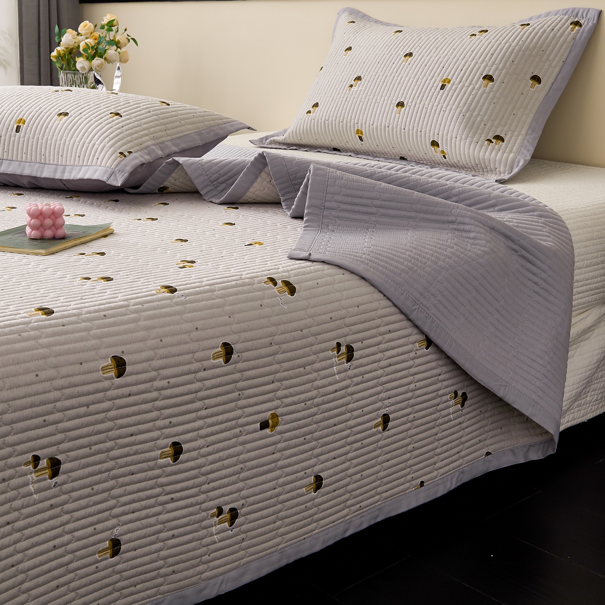 91家纺网 家纺一手货源 找家纺 金艾草 2026春夏新款莫代尔天丝水洗床盖有同款夏被床盖单件 蘑菇派