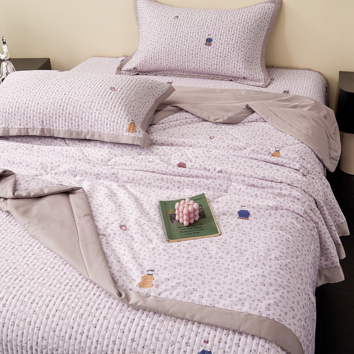 91家纺网 家纺一手货源 找家纺 金艾草 2026春夏新款莫代尔天丝水洗床盖有同款夏被床盖单件 伊特花园