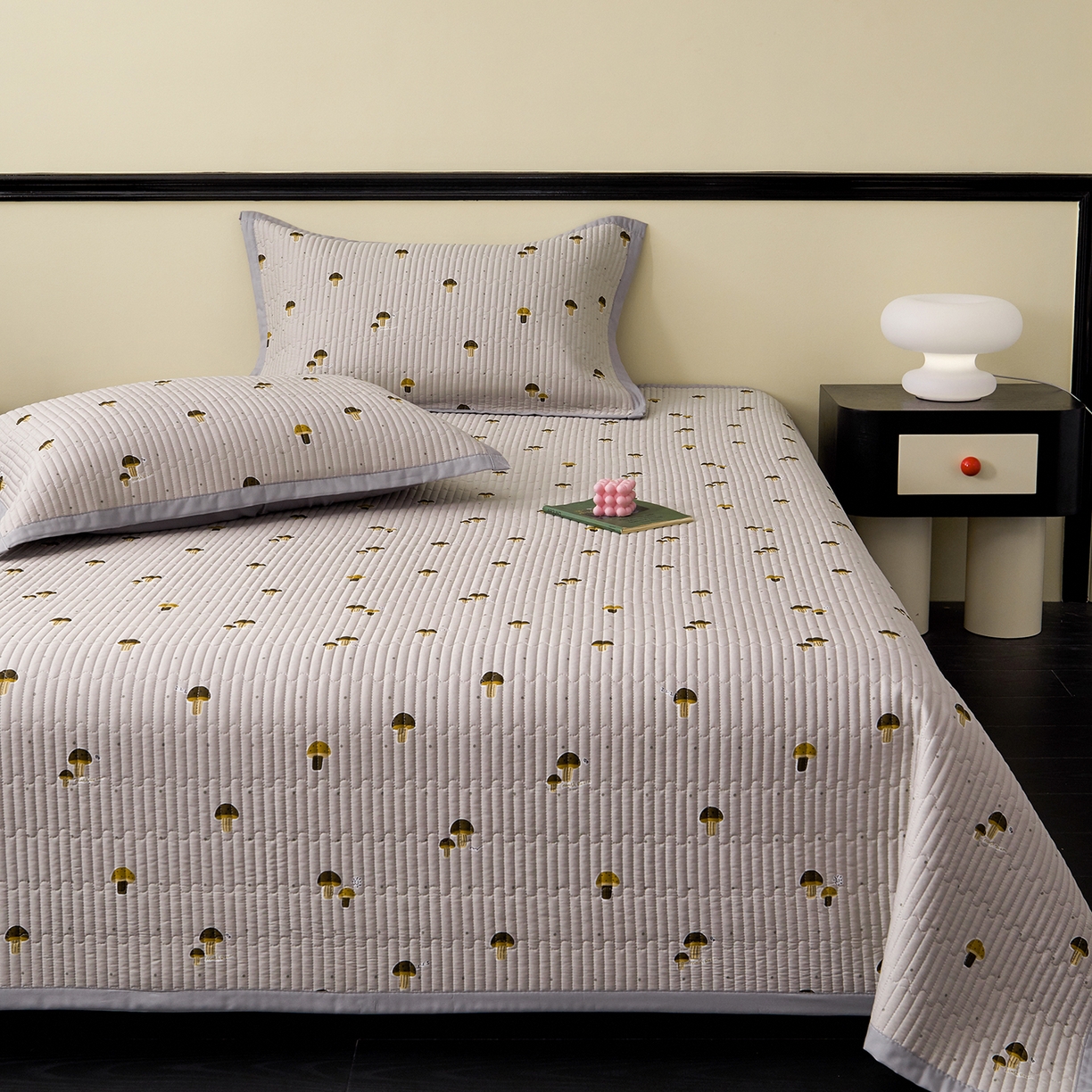 91家纺网 家纺一手货源 找家纺 金艾草 2026春夏新款莫代尔天丝水洗床盖有同款夏被床盖单件 蘑菇派