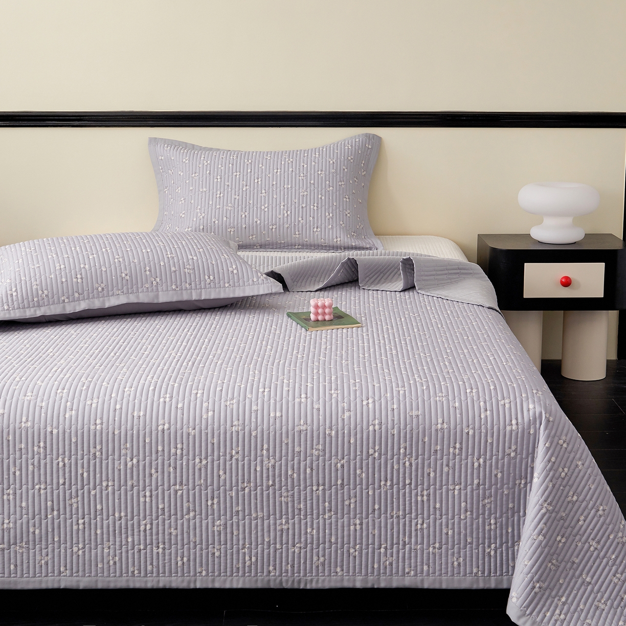 91家纺网 家纺一手货源 找家纺 金艾草 2026春夏新款莫代尔天丝水洗床盖有同款夏被床盖单件 山茶花-灰色