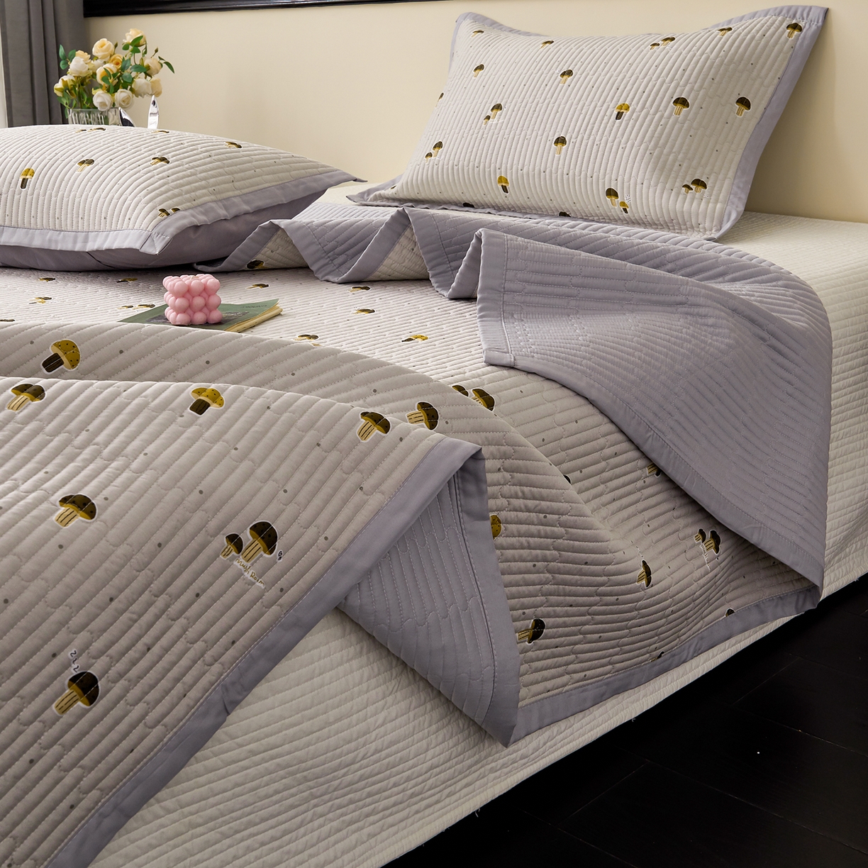 91家纺网 家纺一手货源 找家纺 金艾草 2026春夏新款莫代尔天丝水洗床盖有同款夏被床盖单件 蘑菇派