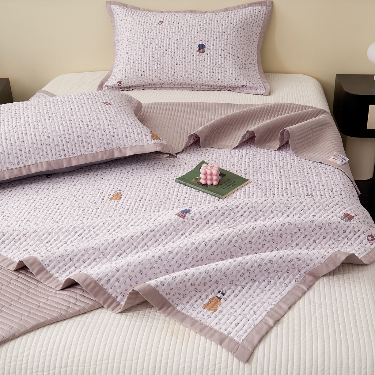 91家纺网 家纺一手货源 找家纺 金艾草 2026春夏新款莫代尔天丝水洗床盖有同款夏被床盖单件 伊特花园