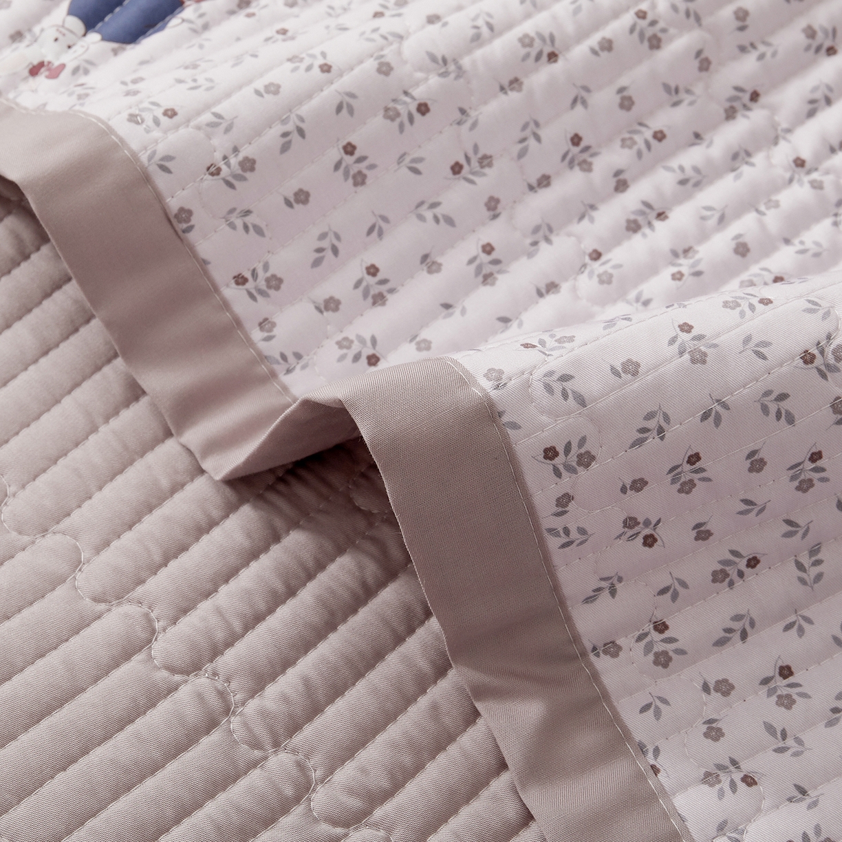 91家纺网 家纺一手货源 找家纺 金艾草 2026春夏新款莫代尔天丝水洗床盖有同款夏被床盖单件 伊特花园