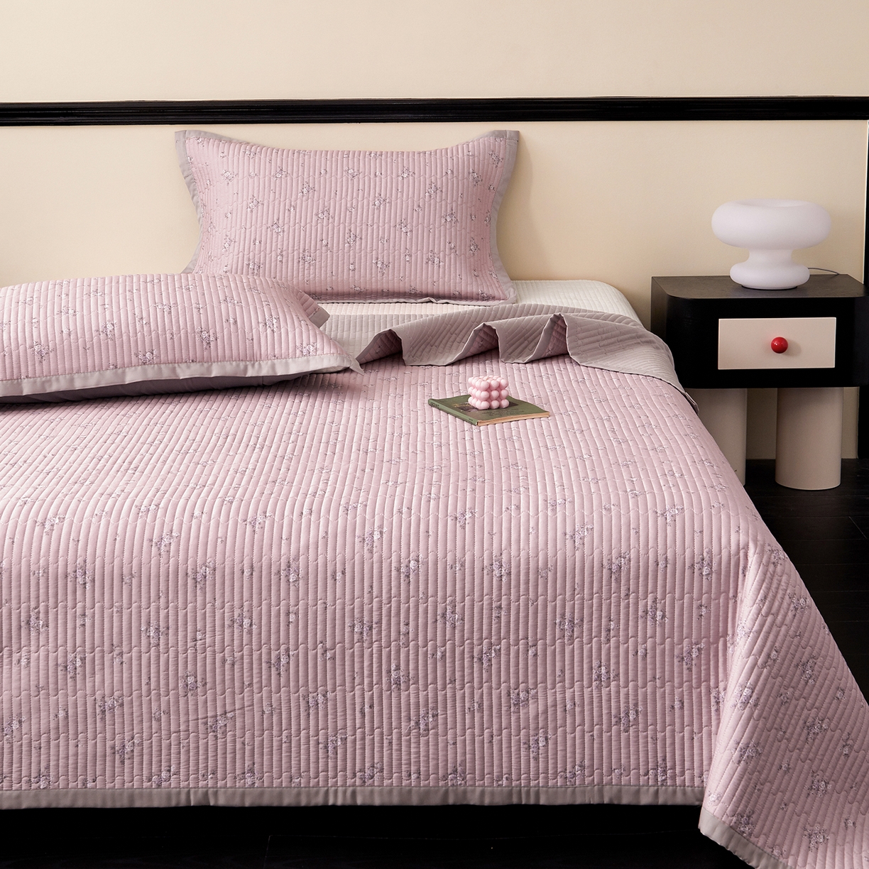 91家纺网 家纺一手货源 找家纺 金艾草 2026春夏新款莫代尔天丝水洗床盖有同款夏被床盖单件 山茶花-紫