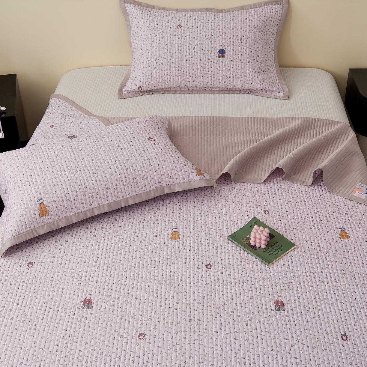 91家纺网 家纺一手货源 找家纺 金艾草 2026春夏新款莫代尔天丝水洗床盖有同款夏被床盖单件 伊特花园