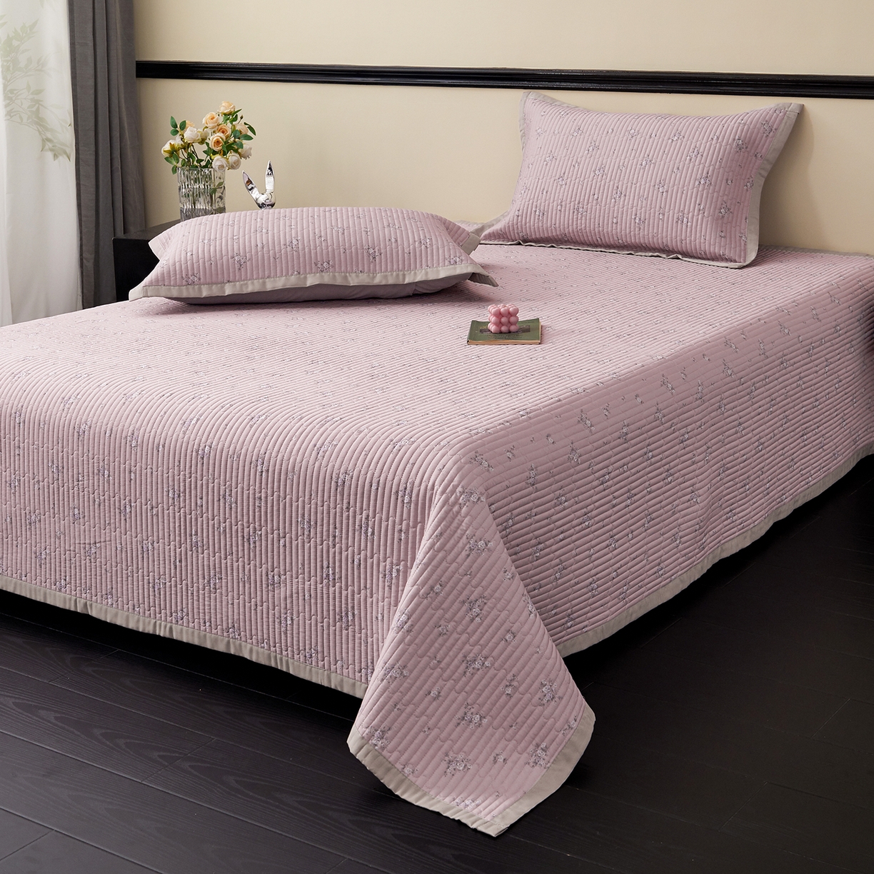 91家纺网 家纺一手货源 找家纺 金艾草 2026春夏新款莫代尔天丝水洗床盖有同款夏被床盖单件 山茶花-紫