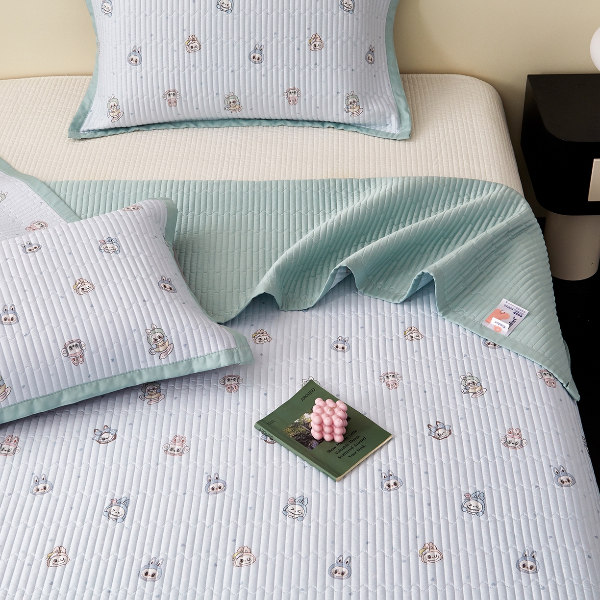 91家纺网 家纺一手货源 找家纺 金艾草 2026春夏新款莫代尔天丝水洗床盖有同款夏被床盖单件 拉布布-蓝