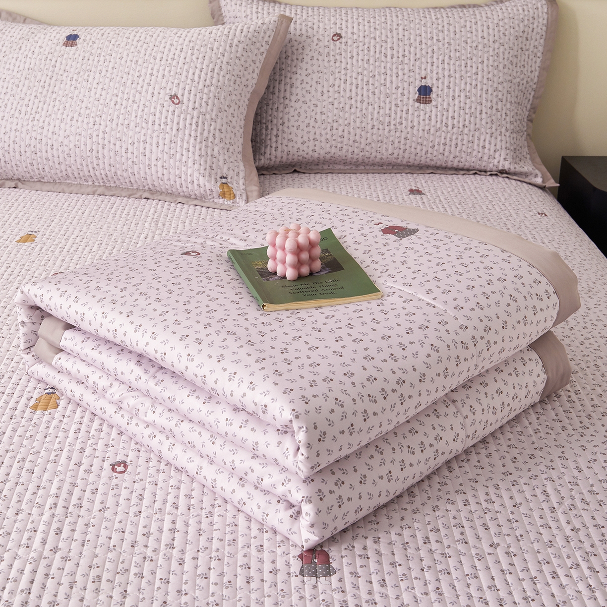 91家纺网 家纺一手货源 找家纺 金艾草 2026春夏新款莫代尔天丝水洗床盖有同款夏被床盖单件 伊特花园