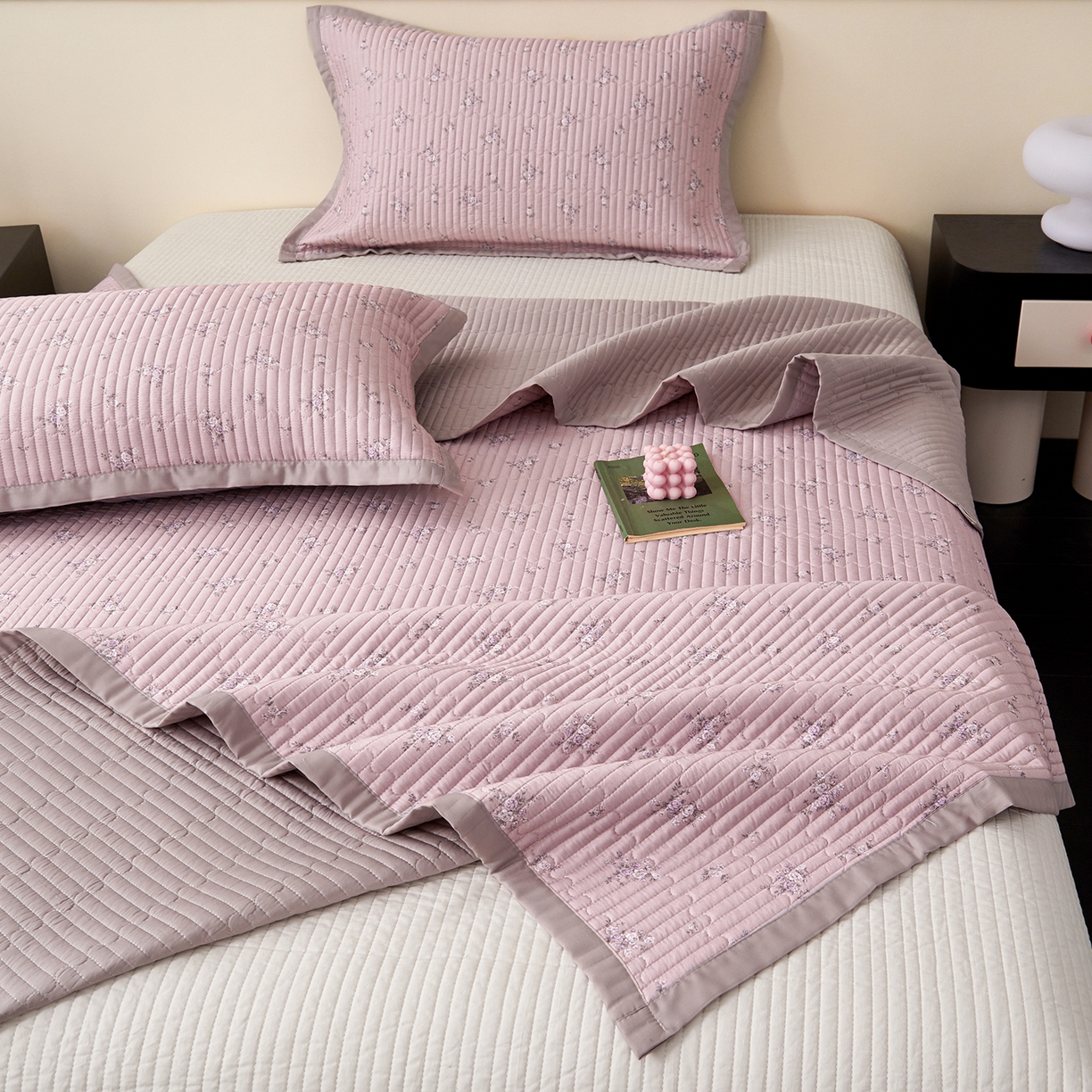 91家纺网 家纺一手货源 找家纺 金艾草 2026春夏新款莫代尔天丝水洗床盖有同款夏被床盖单件 山茶花-紫