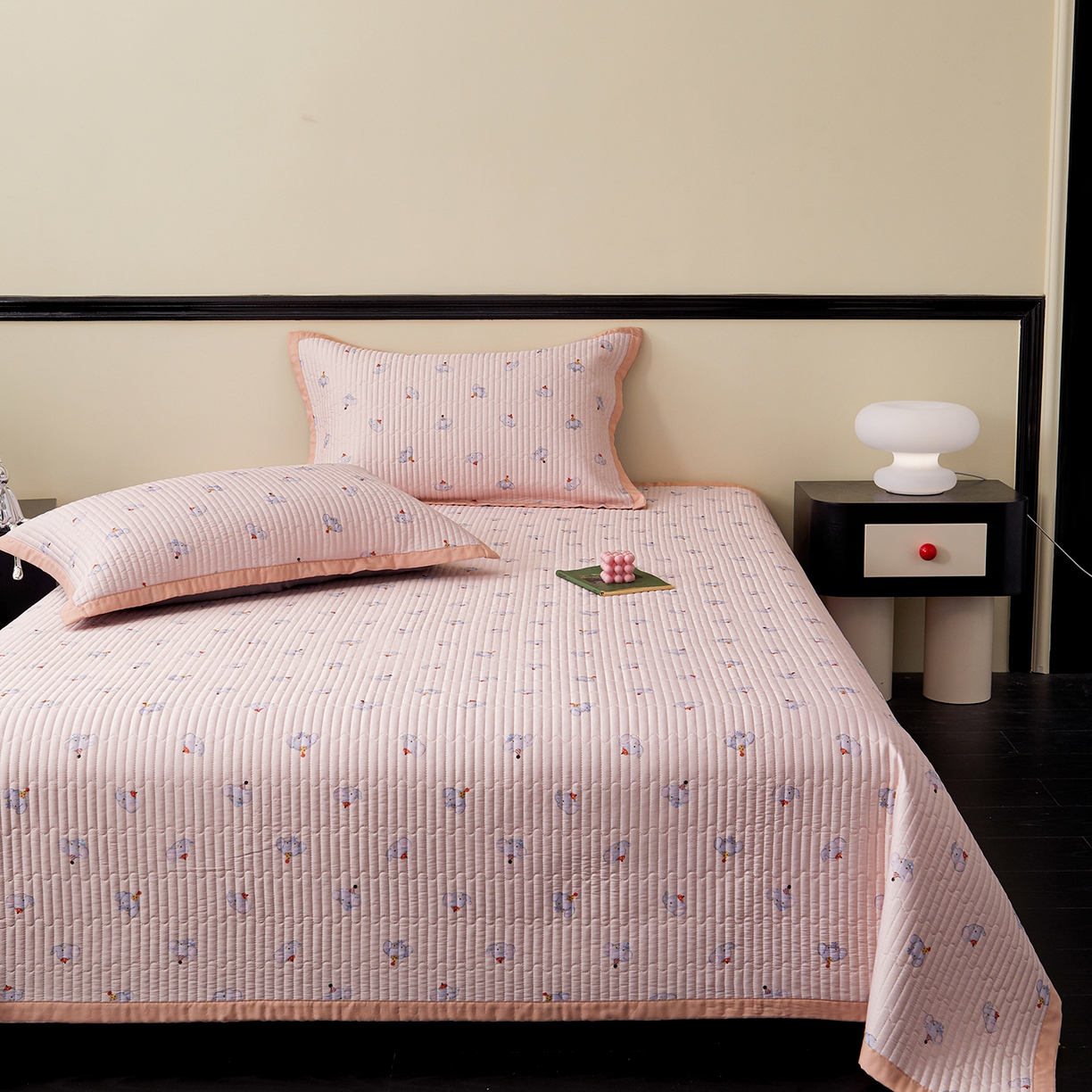 91家纺网 家纺一手货源 找家纺 金艾草 2026春夏新款莫代尔天丝水洗床盖有同款夏被床盖单件 粉色-小象