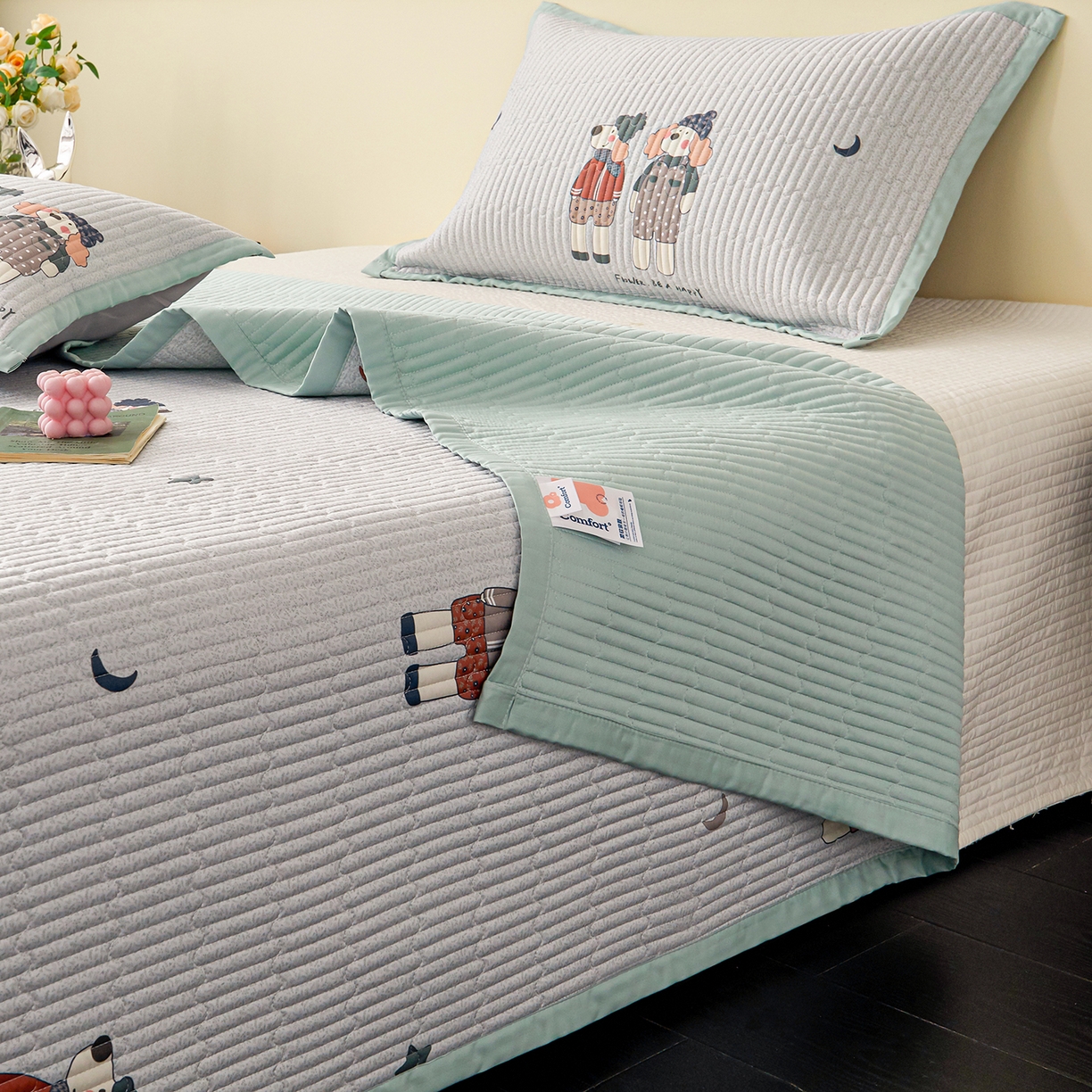 91家纺网 家纺一手货源 找家纺 金艾草 2026春夏新款莫代尔天丝水洗床盖有同款夏被床盖单件 熊熊-蓝