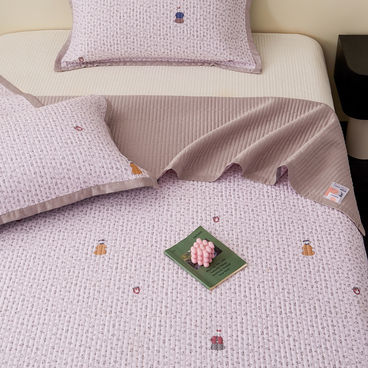 91家纺网 家纺一手货源 找家纺 金艾草 2026春夏新款莫代尔天丝水洗床盖有同款夏被床盖单件 伊特花园