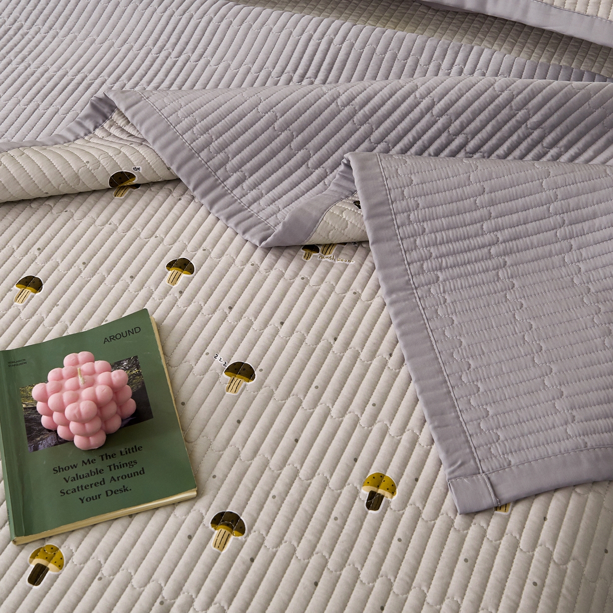 91家纺网 家纺一手货源 找家纺 金艾草 2026春夏新款莫代尔天丝水洗床盖有同款夏被床盖单件 蘑菇派