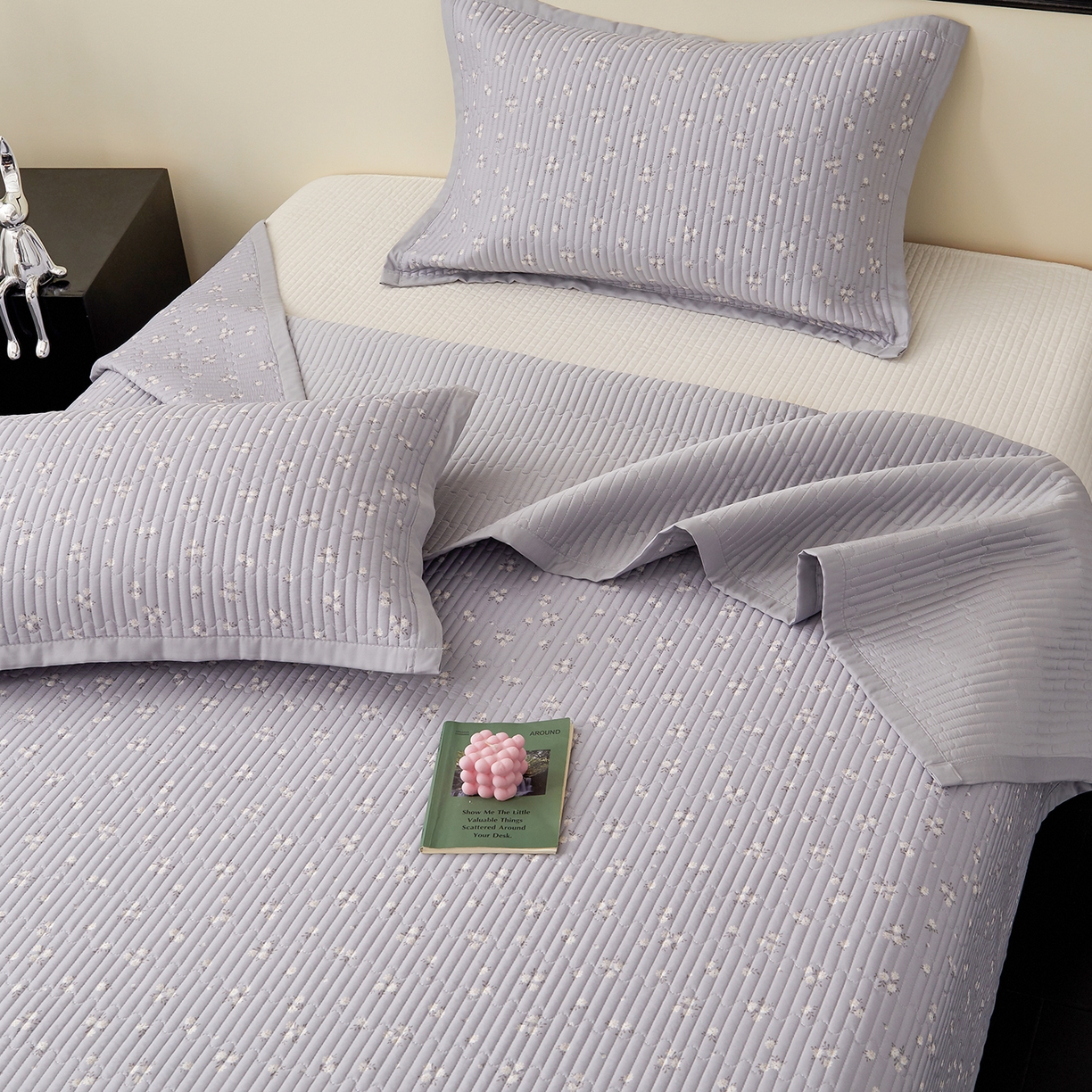 91家纺网 家纺一手货源 找家纺 金艾草 2026春夏新款莫代尔天丝水洗床盖有同款夏被床盖单件 山茶花-灰色