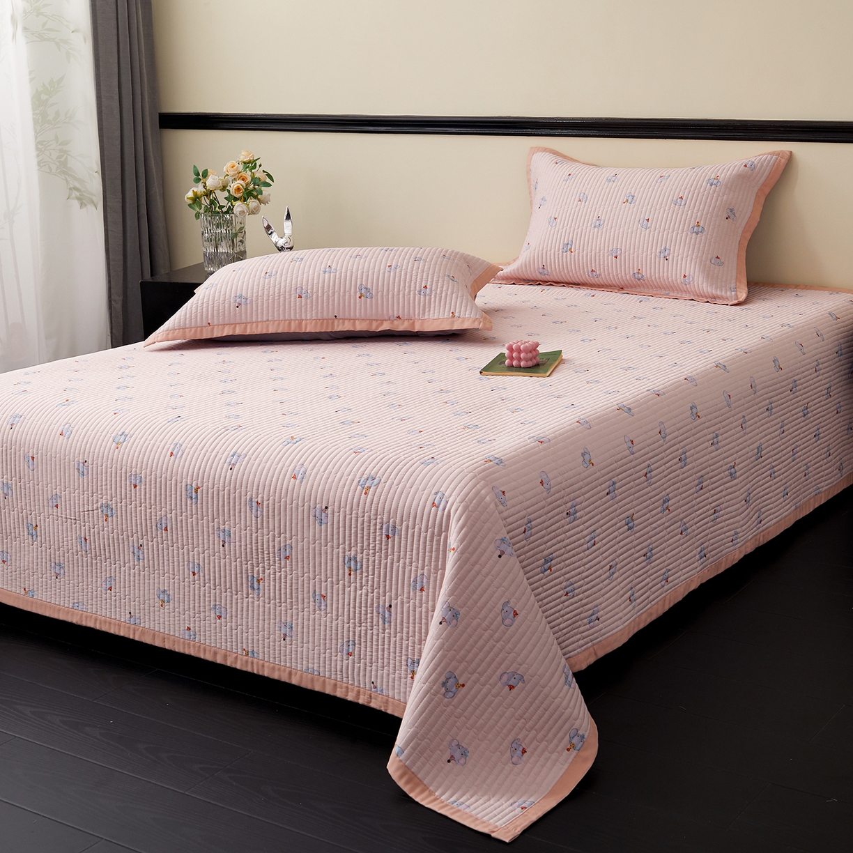 91家纺网 家纺一手货源 找家纺 金艾草 2026春夏新款莫代尔天丝水洗床盖有同款夏被床盖单件 粉色-小象