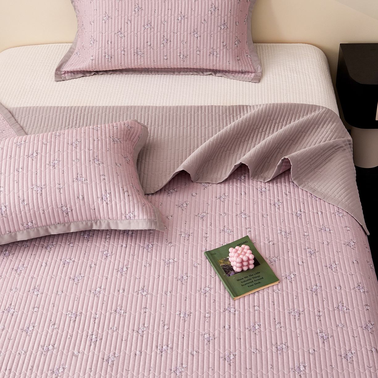 91家纺网 家纺一手货源 找家纺 金艾草 2026春夏新款莫代尔天丝水洗床盖有同款夏被床盖单件 山茶花-紫