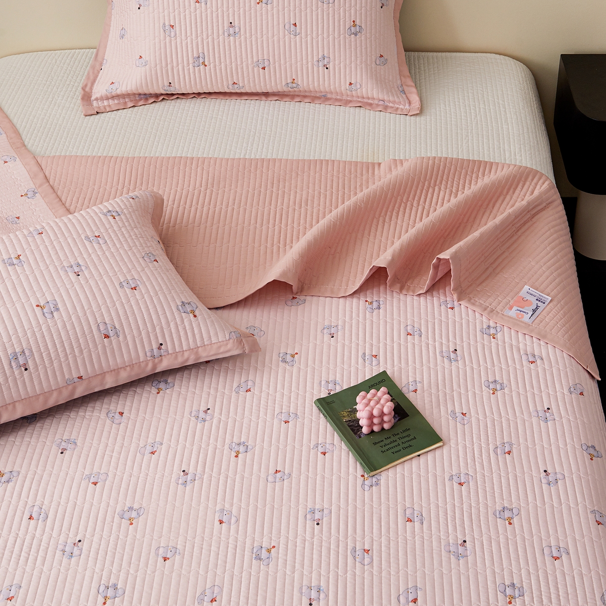 91家纺网 家纺一手货源 找家纺 金艾草 2026春夏新款莫代尔天丝水洗床盖有同款夏被床盖单件 粉色-小象