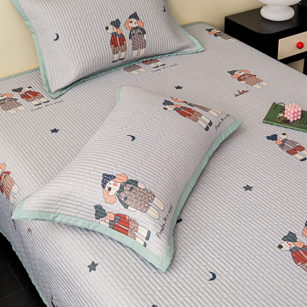 91家纺网 家纺一手货源 找家纺 金艾草 2026春夏新款莫代尔天丝水洗床盖有同款夏被床盖单件 熊熊-蓝