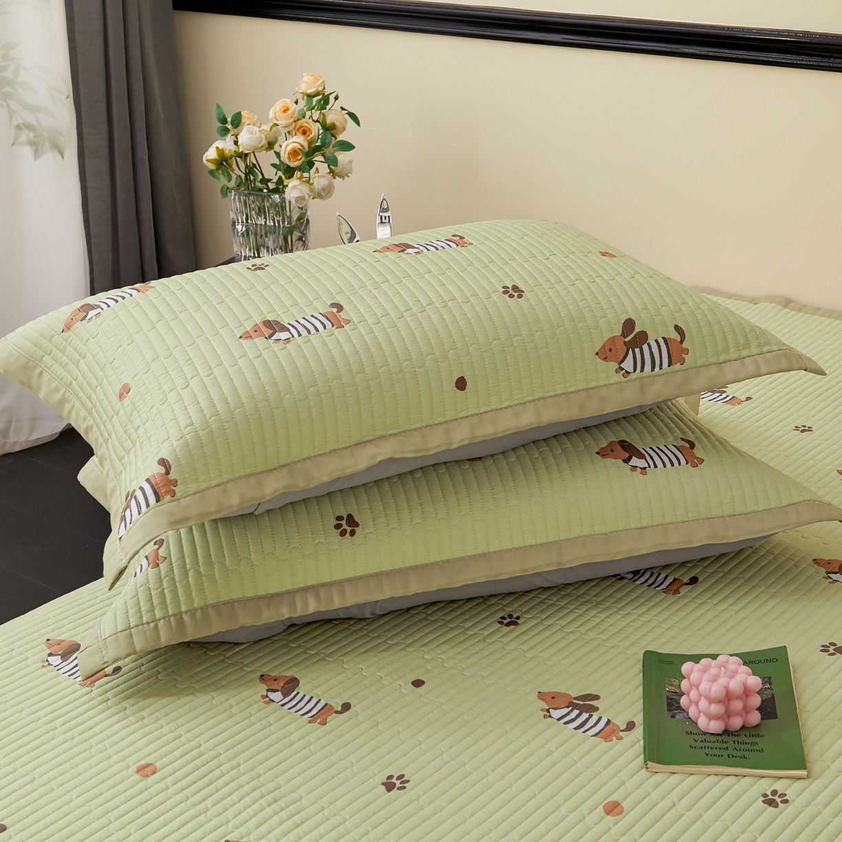 91家纺网 家纺一手货源 找家纺 金艾草 2026春夏新款莫代尔天丝水洗床盖有同款夏被床盖单件 香肠狗-绿色