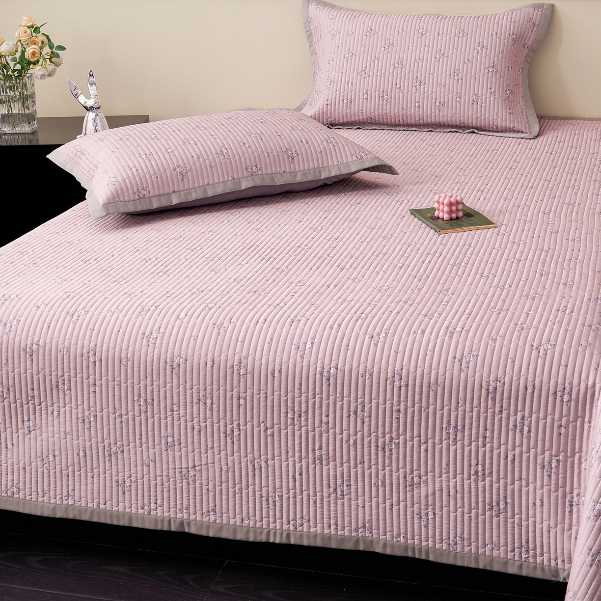 91家纺网 家纺一手货源 找家纺 金艾草 2026春夏新款莫代尔天丝水洗床盖有同款夏被床盖单件 山茶花-紫