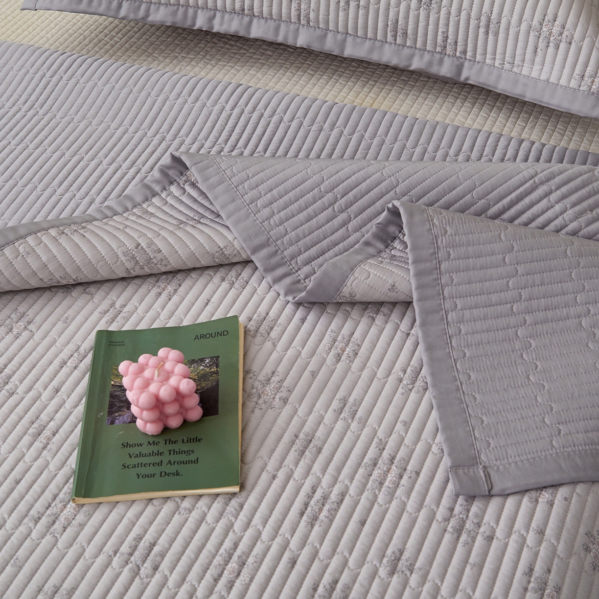 91家纺网 家纺一手货源 找家纺 金艾草 2026春夏新款莫代尔天丝水洗床盖有同款夏被床盖单件 山菊-灰