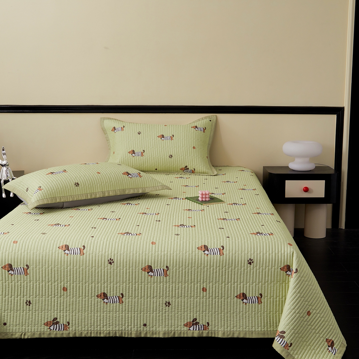 91家纺网 家纺一手货源 找家纺 金艾草 2026春夏新款莫代尔天丝水洗床盖有同款夏被床盖单件 香肠狗-绿色