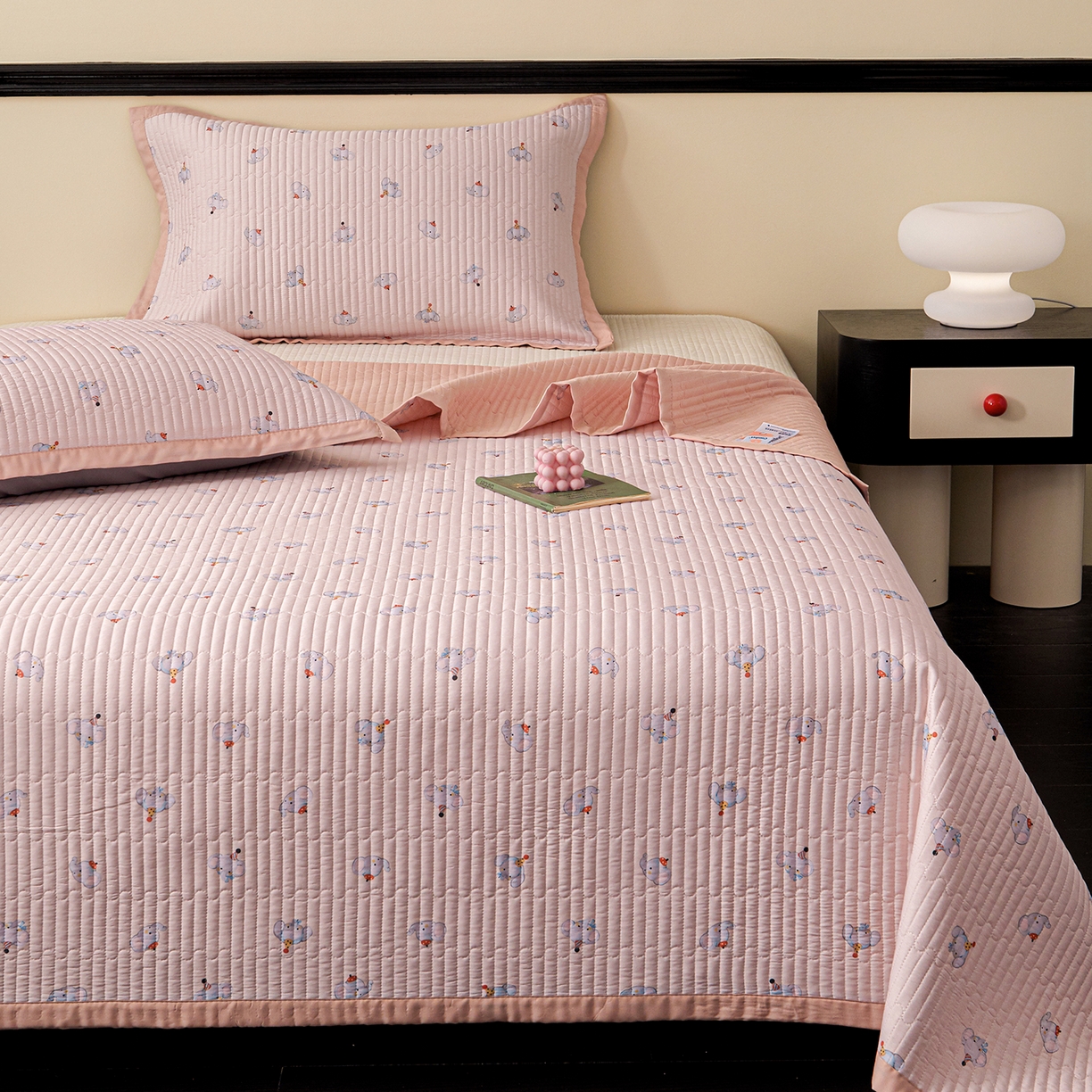 91家纺网 家纺一手货源 找家纺 金艾草 2026春夏新款莫代尔天丝水洗床盖有同款夏被床盖单件 粉色-小象