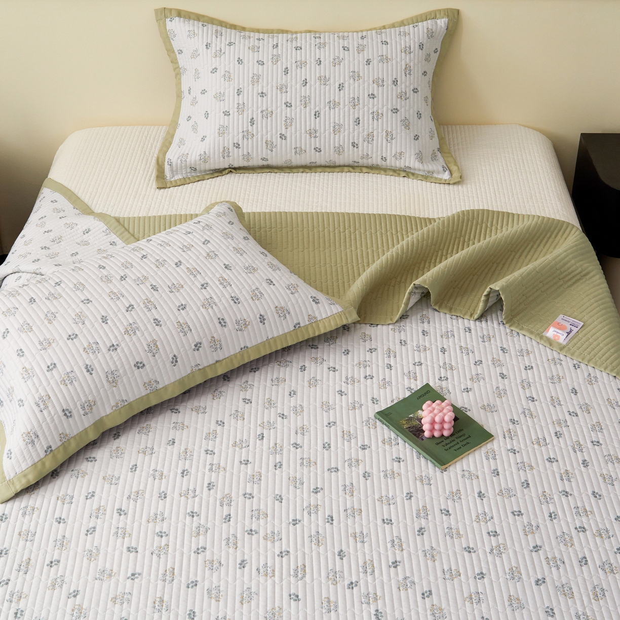 91家纺网 家纺一手货源 找家纺 金艾草 2026春夏新款莫代尔天丝水洗床盖有同款夏被床盖单件 甜果-绿