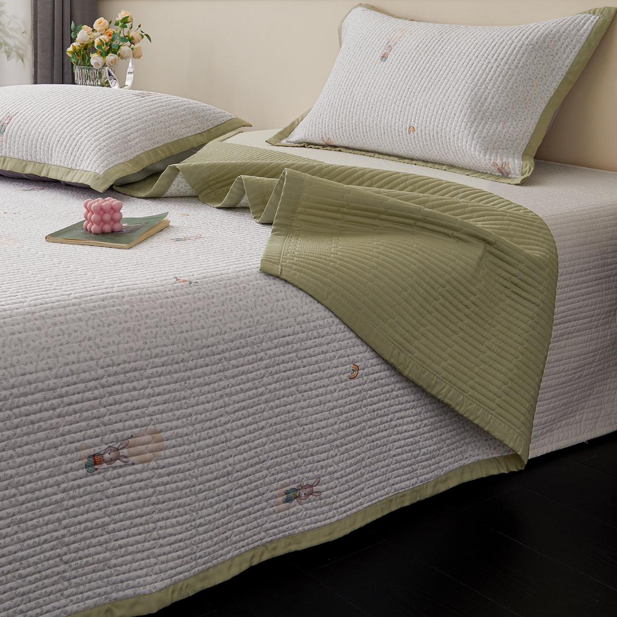 91家纺网 家纺一手货源 找家纺 金艾草 2026春夏新款莫代尔天丝水洗床盖有同款夏被床盖单件 森林奇遇